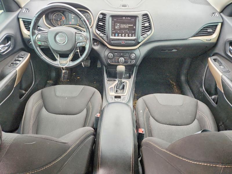 48820456 :رقم المزاد ، 1C4PJLCB0HW650725 vin ، 2017 Jeep Cherokee مزاد بيع