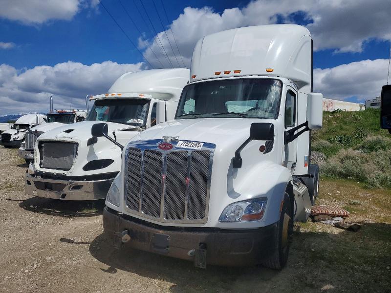 Продажа на аукционе авто 2017 Peterbilt 579, vin: 1XPBD49X9HD430858, номер лота: 77522245