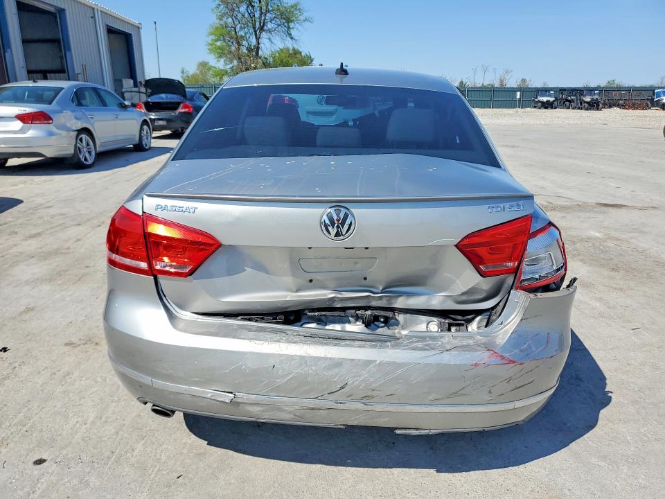49130476 :رقم المزاد ، 1VWCN7A33DC092092 vin ، 2013 Volkswagen Passat مزاد بيع