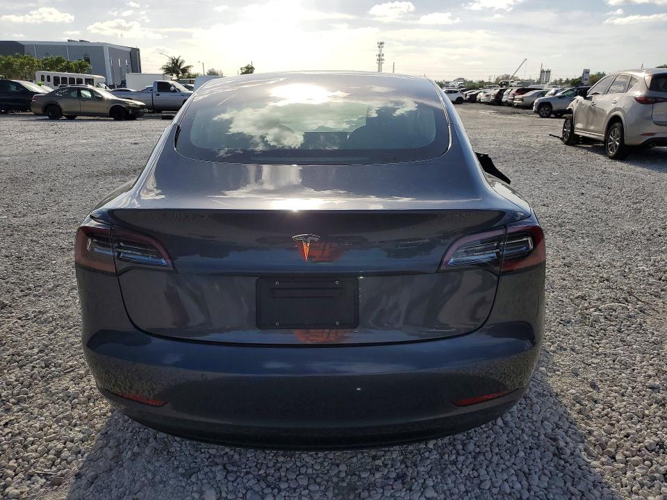 49805696 :رقم المزاد ، 5YJ3E1EA5MF016451 vin ، 2021 Tesla Model 3 مزاد بيع