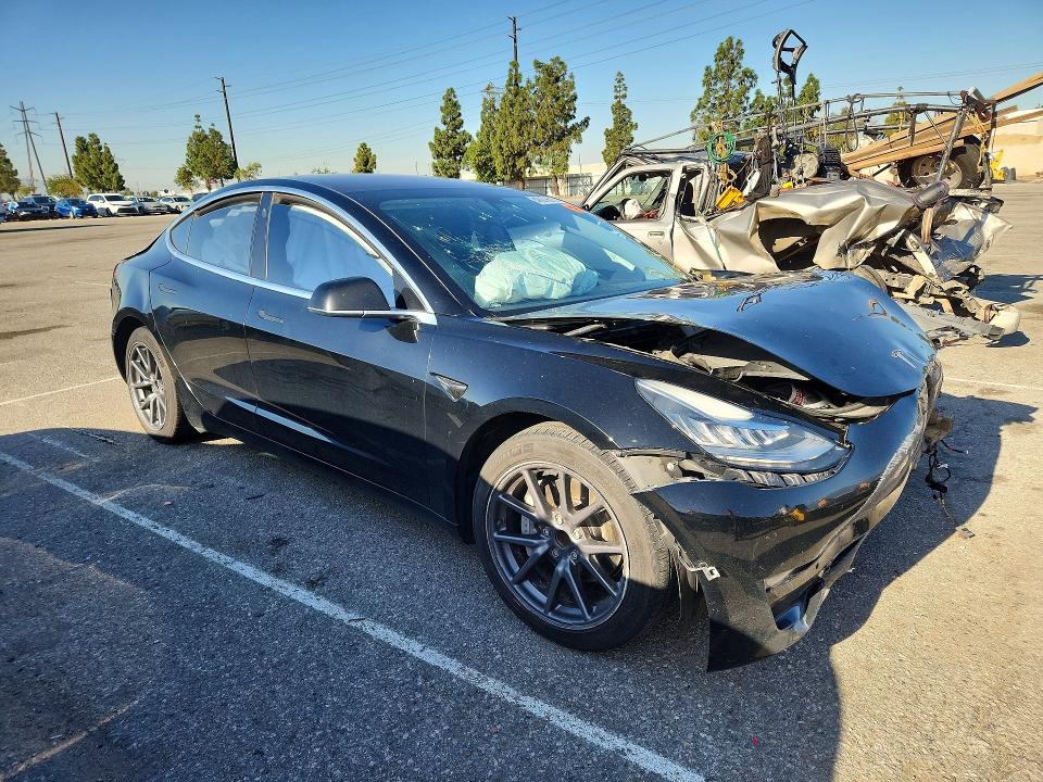 49979616 :رقم المزاد ، 5YJ3E1EA6JF042052 vin ، 2018 Tesla Model 3 مزاد بيع