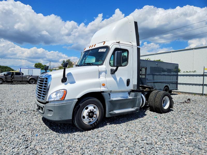 Продаж на аукціоні авто 2016 Freightliner Cascadia 125, vin: 1FUBGEDV6GLHC5660, номер лоту: 50611856