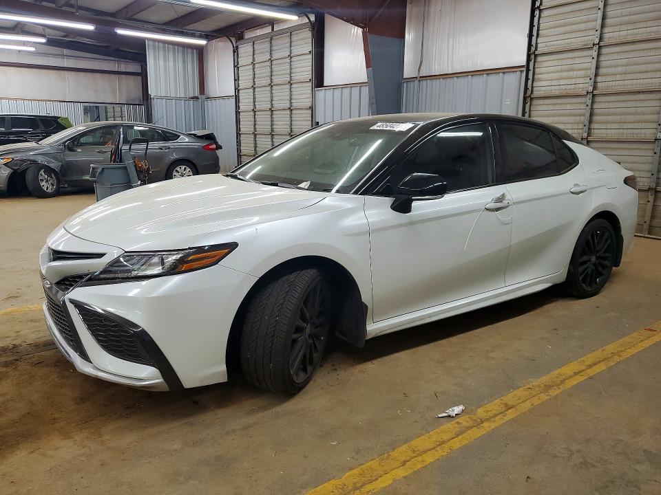 48504276 :رقم المزاد ، 4T1K31AK0NU033257 vin ، 2022 Toyota Camry Hybrid مزاد بيع
