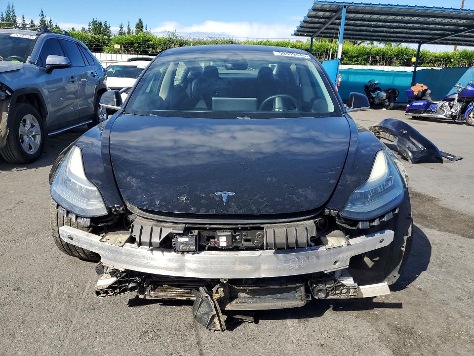 50509646 :رقم المزاد ، 5YJ3E1EAXJF018739 vin ، 2018 Tesla Model 3 مزاد بيع