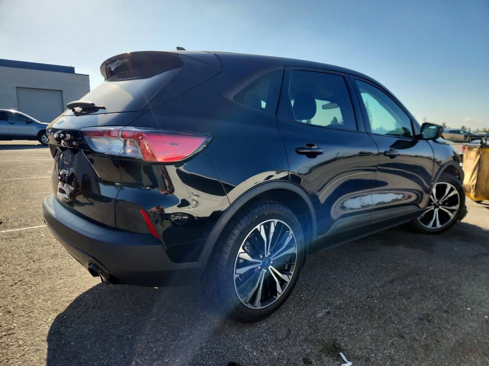 50624266 :رقم المزاد ، 1FMCU0G62MUA35063 vin ، 2021 Ford Escape مزاد بيع
