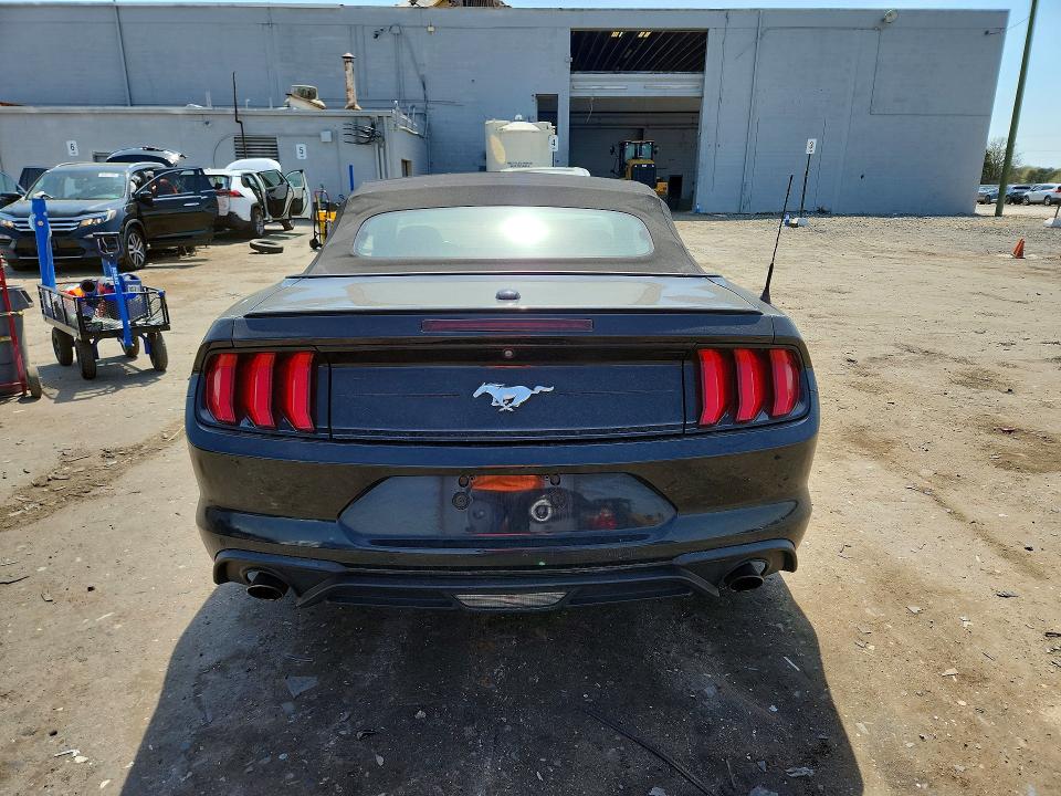 48799576 :رقم المزاد ، 1FATP8UH7J5145246 vin ، 2018 Ford Mustang مزاد بيع