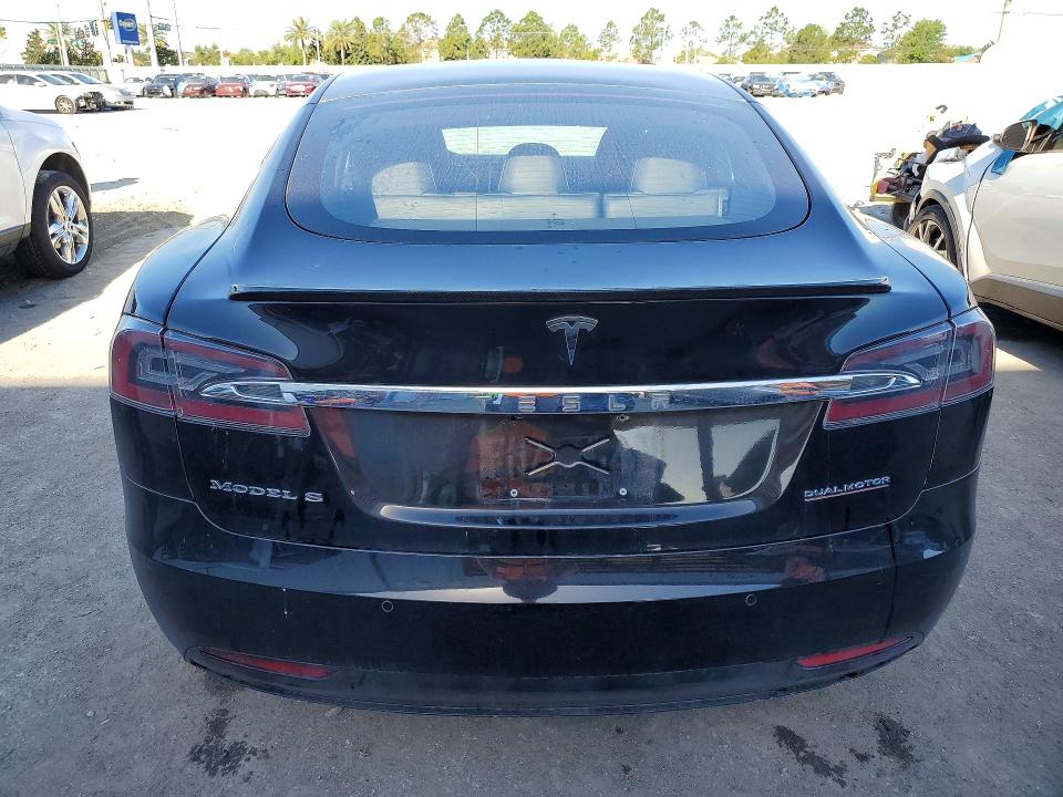 46868736 :رقم المزاد ، 5YJSA1E22JF248811 vin ، 2018 Tesla Model S مزاد بيع