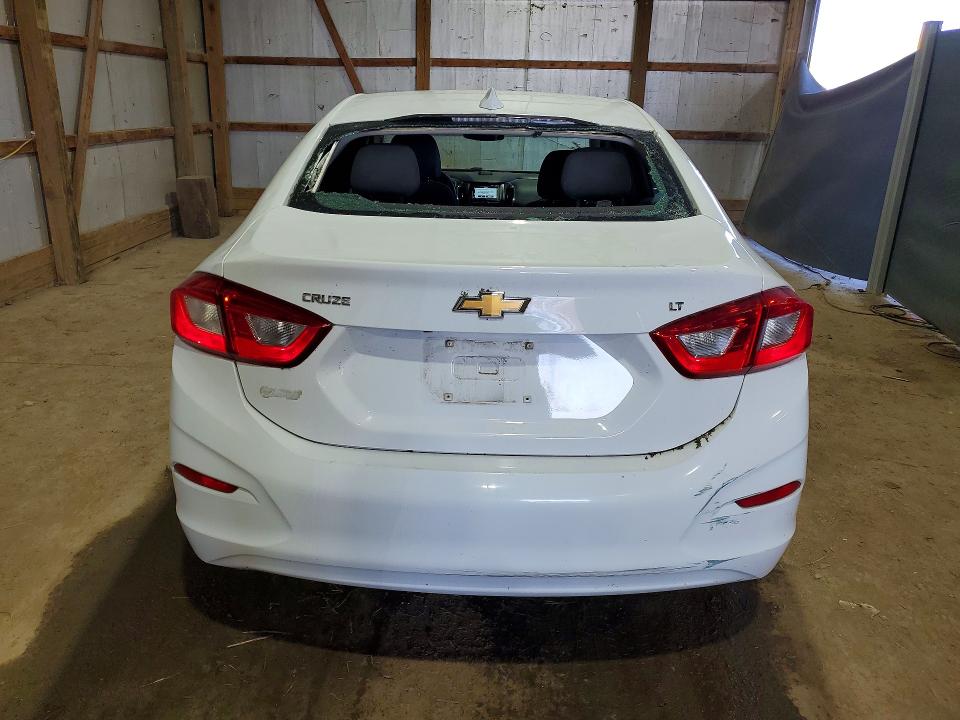 50682546 :رقم المزاد ، 1G1BE5SM7J7106180 vin ، 2018 Chevrolet Cruze مزاد بيع