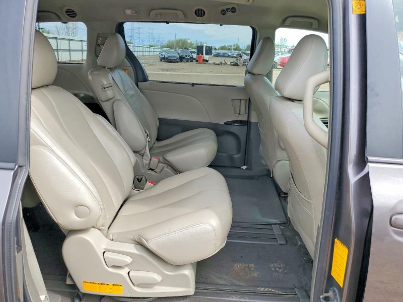 51280536 :رقم المزاد ، 5TDKK3DC9BS025553 vin ، 2011 Toyota Sienna مزاد بيع