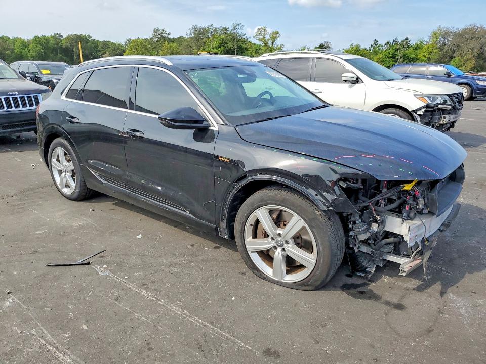 Продаж на аукціоні авто 2019 Audi E-tron, vin: WA1LAAGE1KB023001, номер лоту: 47993406