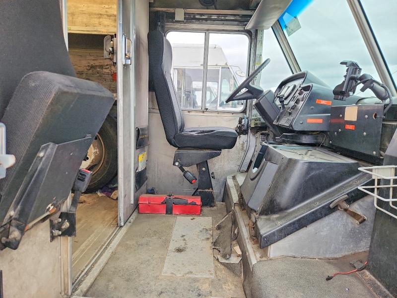 47598436 :رقم المزاد ، 4UZAANBW47CY11451 vin ، 2007 Freightliner Chassis مزاد بيع