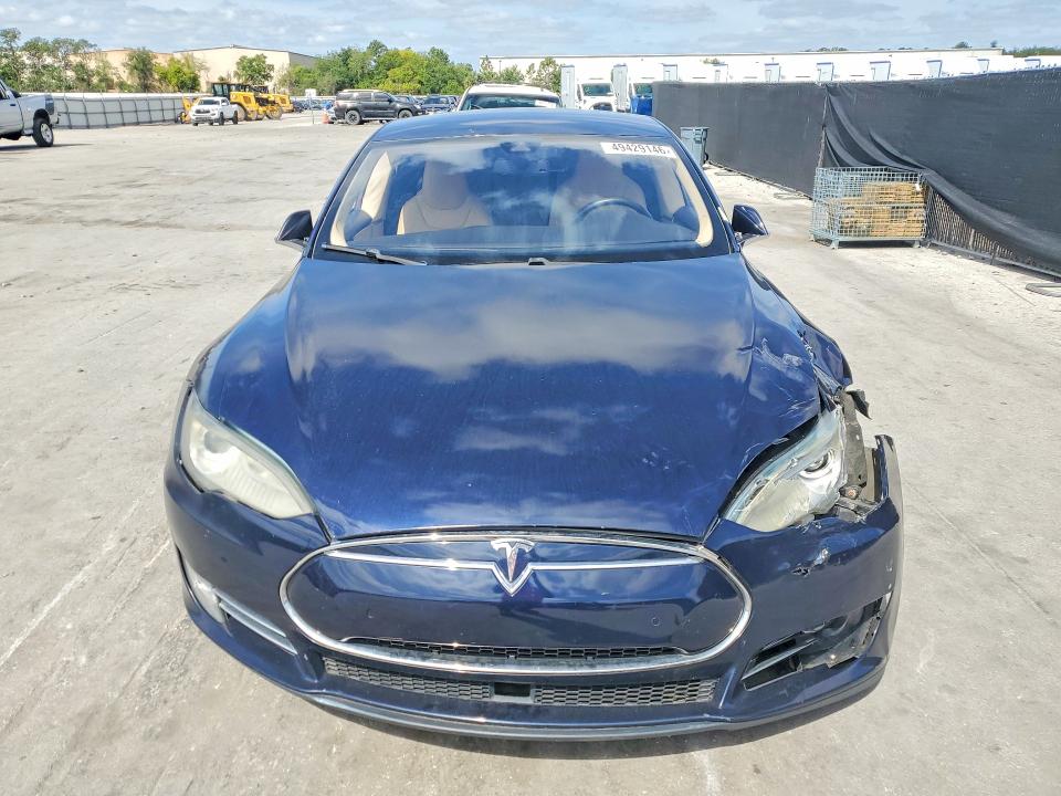 Продажа на аукционе авто 2015 Tesla Model S, vin: 5YJSA1H23FFP77364, номер лота: 49429146