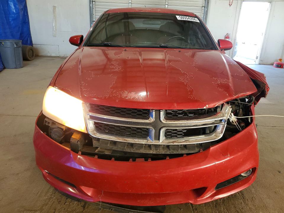 50554266 :رقم المزاد ، 1B3BD1FG2BN551982 vin ، 2011 Dodge Avenger مزاد بيع