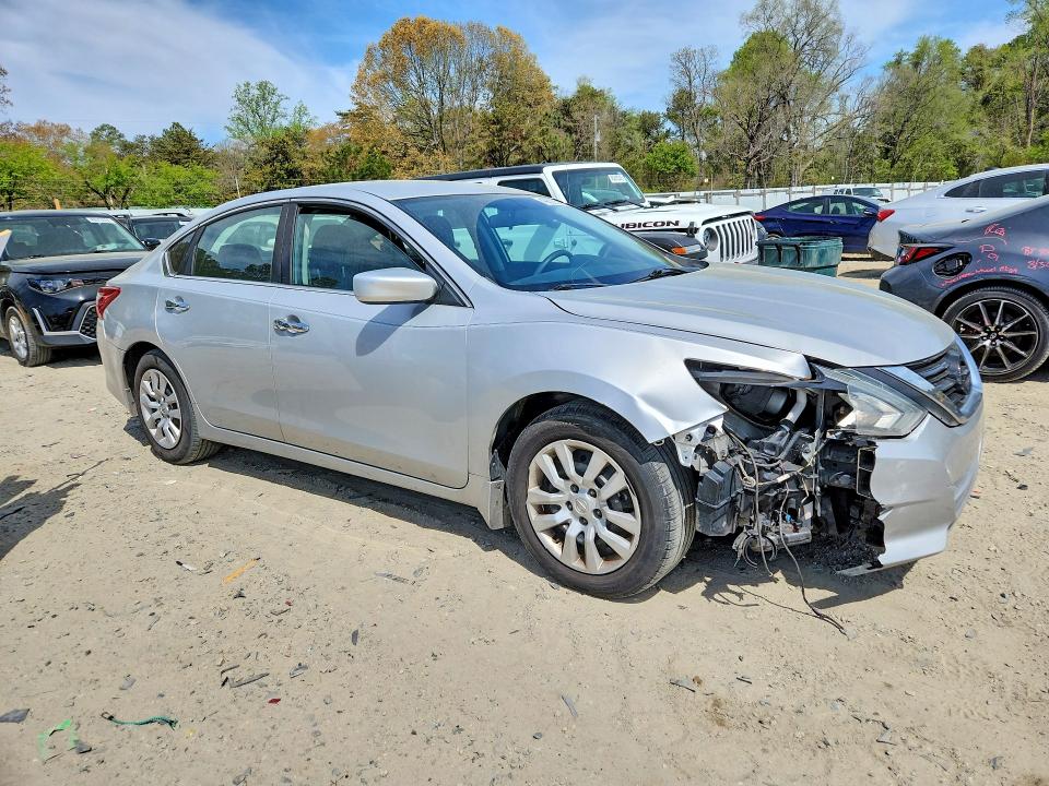 2018 Nissan Altima მანქანა იყიდება აუქციონზე, vin: 1N4AL3AP4JC136243, აუქციონის ნომერი: 49625316