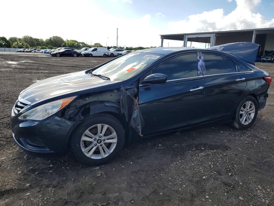 2013 Hyundai Accent მანქანა იყიდება აუქციონზე, vin: 5NPEB4AC1DH688521, აუქციონის ნომერი: 49094416