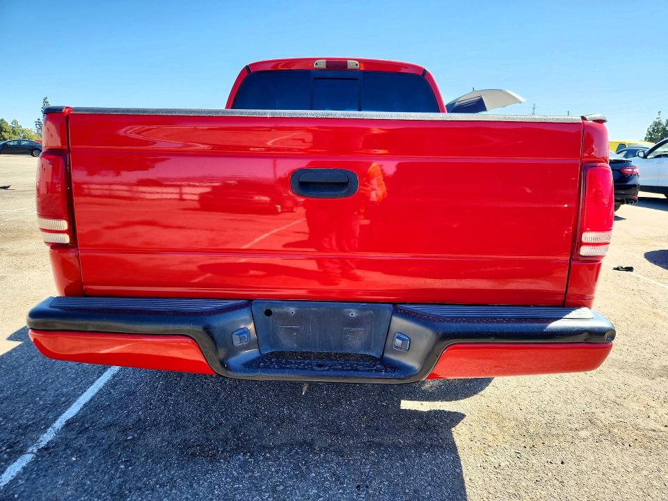 48687186 :رقم المزاد ، 1B7HL38X82S598360 vin ، 2002 Dodge Dakota مزاد بيع