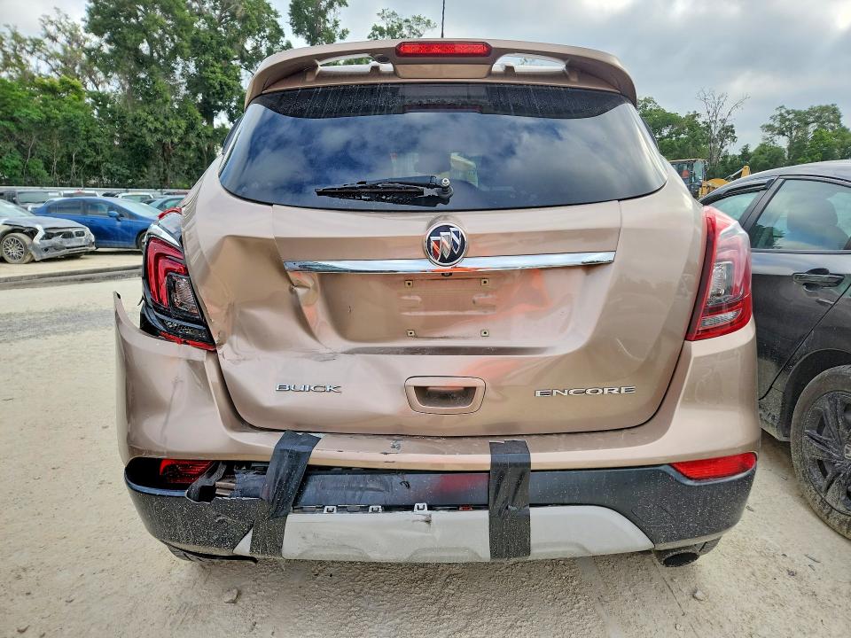 51308406 :رقم المزاد ، KL4CJ1SB6JB563066 vin ، 2018 Buick Encore مزاد بيع
