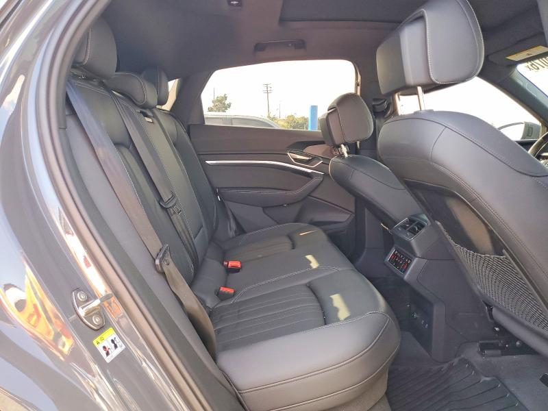 2024 Audi Q8 E-tron მანქანა იყიდება აუქციონზე, vin: WA1CAAGE6RB035171, აუქციონის ნომერი: 49744076