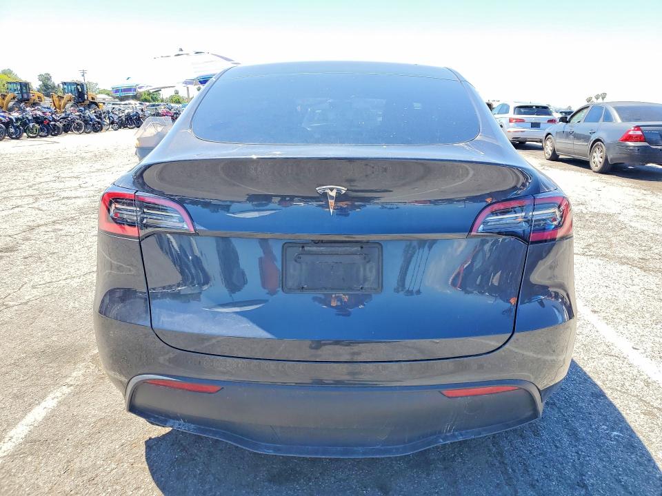 2024 Tesla Model Y მანქანა იყიდება აუქციონზე, vin: 7SAYGDEDXRF002874, აუქციონის ნომერი: 49754646