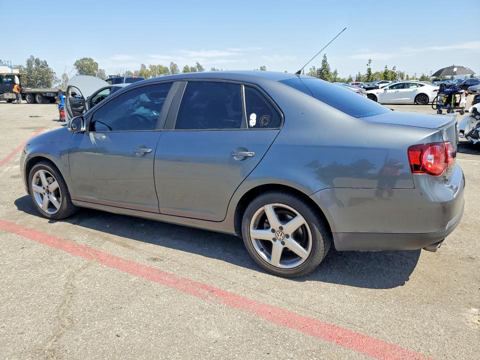 2010 Volkswagen Jetta მანქანა იყიდება აუქციონზე, vin: 3VWAZ7AJ2AM131193, აუქციონის ნომერი: 51571566
