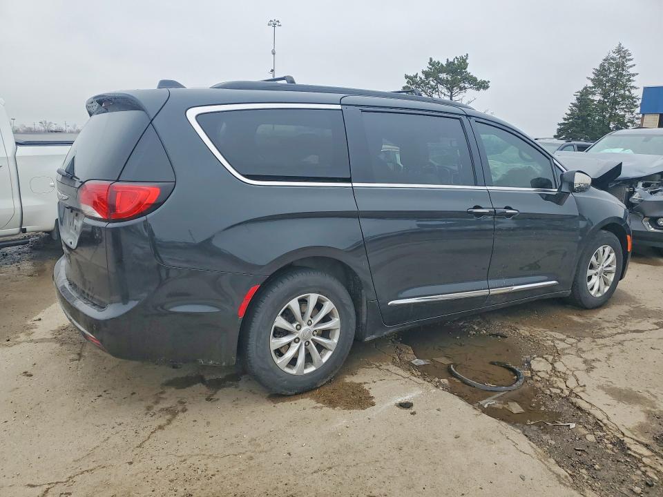 48594746 :رقم المزاد ، 2C4RC1BG0HR517282 vin ، 2017 Chrysler Pacifica مزاد بيع