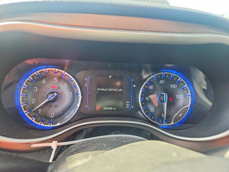 49482696 :رقم المزاد ، 2C4RC1BG2JR126415 vin ، 2018 Chrysler Pacifica مزاد بيع