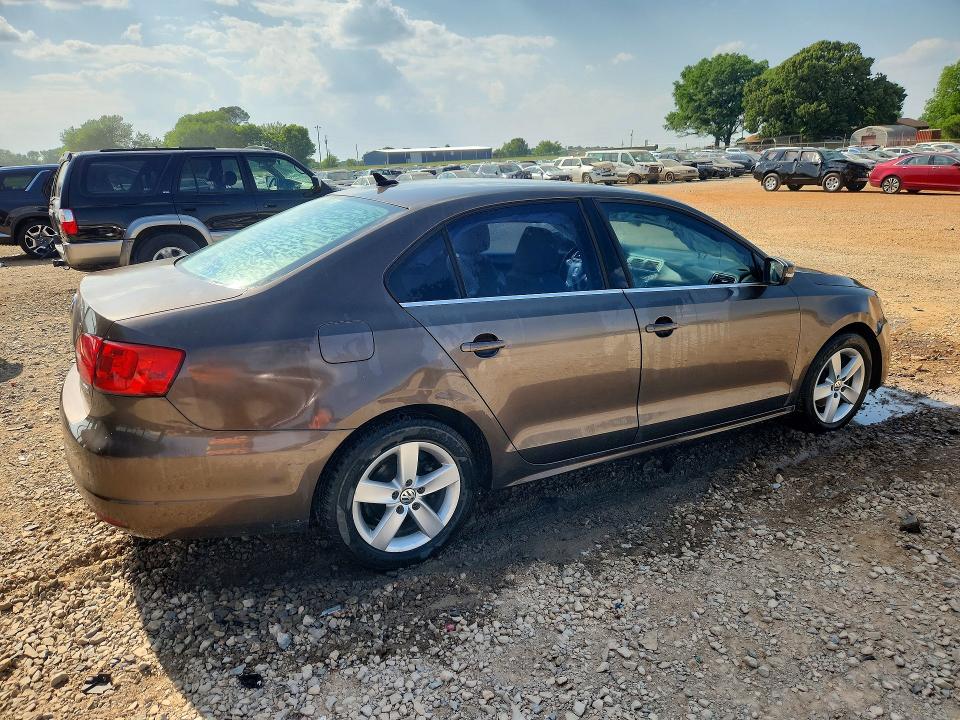 51144716 :رقم المزاد ، 3VWLL7AJ0EM432402 vin ، 2014 Volkswagen Jetta مزاد بيع