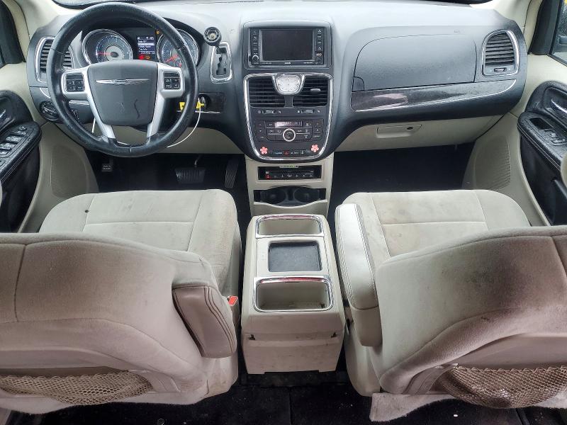 48523146 :رقم المزاد ، 2A4RR5DG4BR687598 vin ، 2011 Chrysler Town & Country مزاد بيع