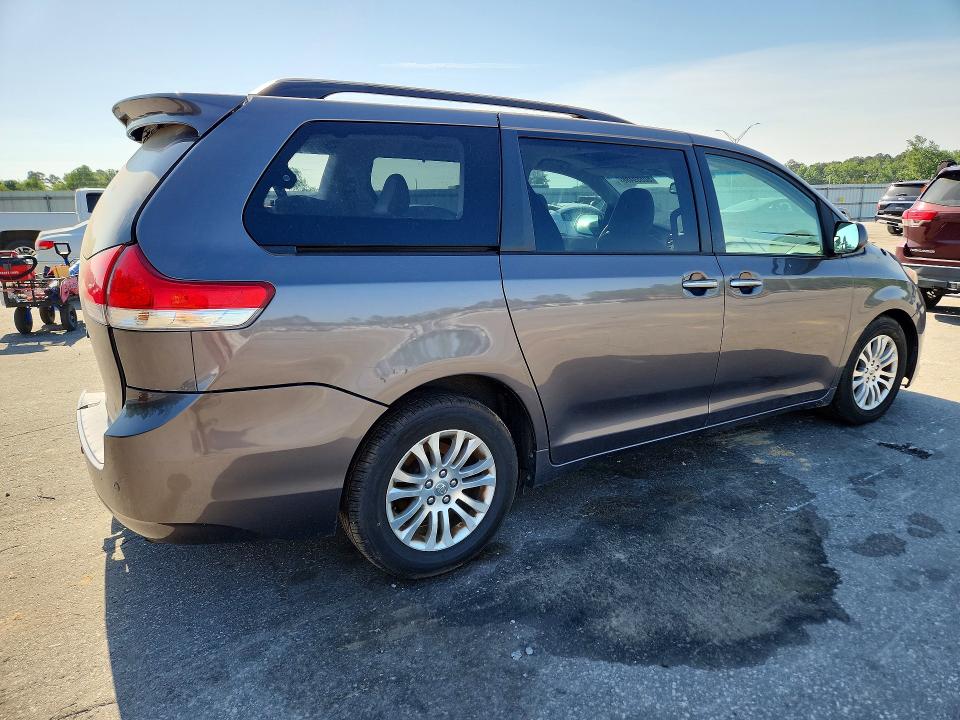 50559486 :رقم المزاد ، 5TDYK3DC6ES518024 vin ، 2014 Toyota Sienna مزاد بيع
