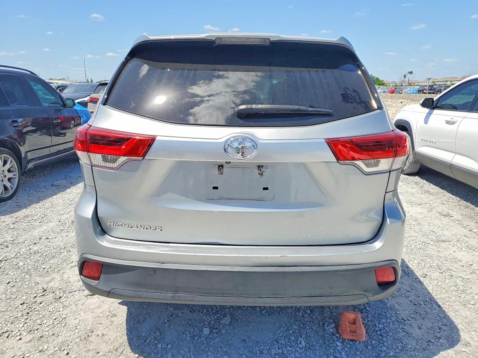 50269036 :رقم المزاد ، 5TDZARFH9HS028832 vin ، 2017 Toyota Highlander مزاد بيع