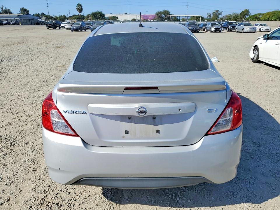 48274826 :رقم المزاد ، 3N1CN7AP2HK424290 vin ، 2017 Nissan Versa مزاد بيع