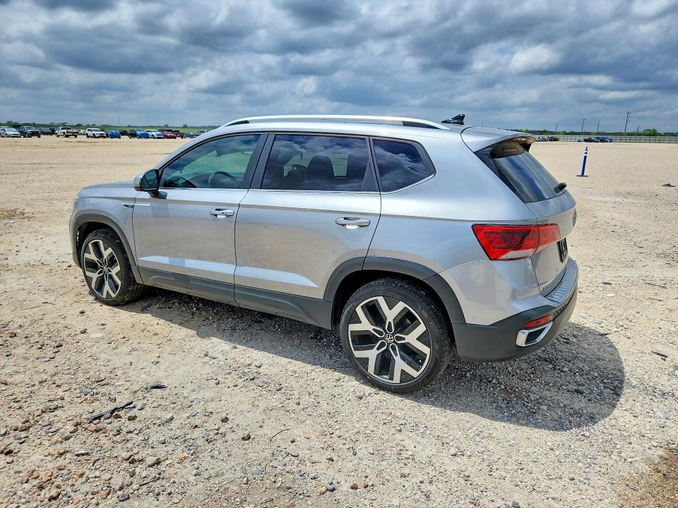 Продаж на аукціоні авто 2022 Volkswagen Taos, vin: 3VV2X7B25NM084737, номер лоту: 49795636