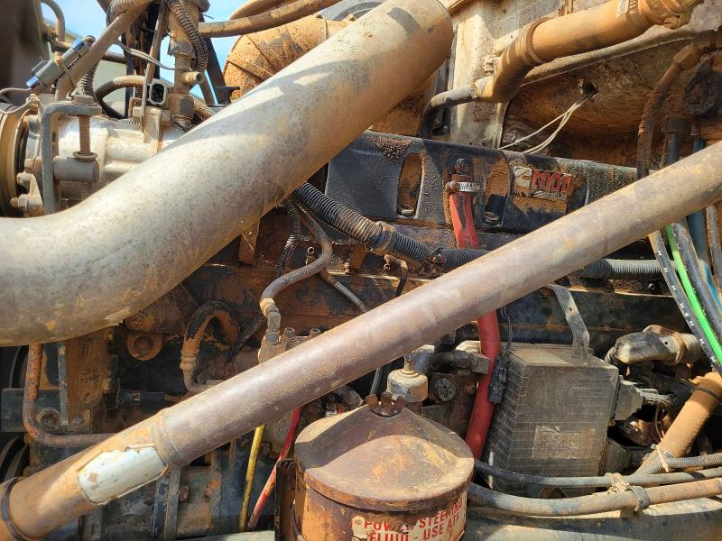 49274076 :رقم المزاد ، 4VHJCAPF5XN864862 vin ، 1999 Volvo Conventional مزاد بيع