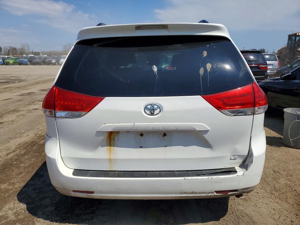 50826656 :رقم المزاد ، 5TDKK3DC9BS141481 vin ، 2011 Toyota Sienna مزاد بيع