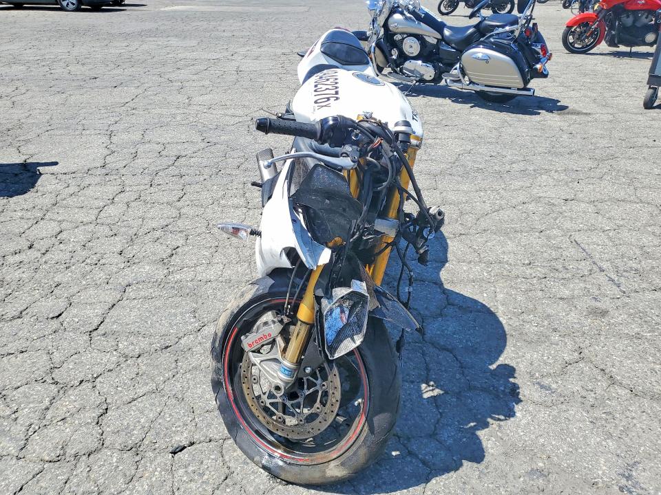 Продажа на аукционе авто 2017 Triumph Motorcycle Daytona 675r, vin: SMTA02YK2HJ790494, номер лота: 49462376