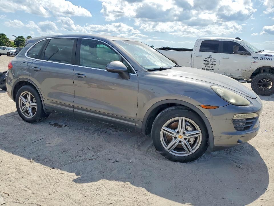 51449126 :رقم المزاد ، WP1AB2A20BLA42999 vin ، 2011 Porsche Cayenne مزاد بيع