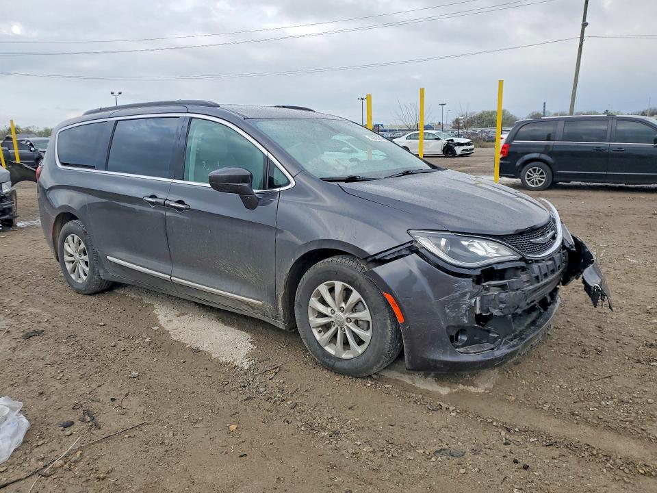48358686 :رقم المزاد ، 2C4RC1BG2HR505442 vin ، 2017 Chrysler Pacifica مزاد بيع