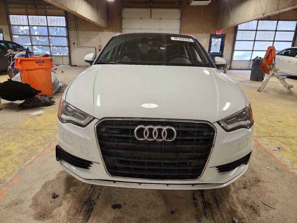 48169756 :رقم المزاد ، WAUBFGFF1F1103553 vin ، 2015 Audi A3 مزاد بيع