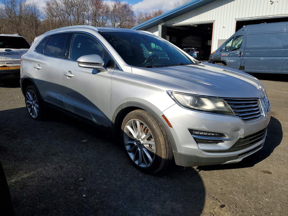 49161336 :رقم المزاد ، 5LMCJ1A98FUJ36478 vin ، 2015 Lincoln Townhouse Mkc مزاد بيع
