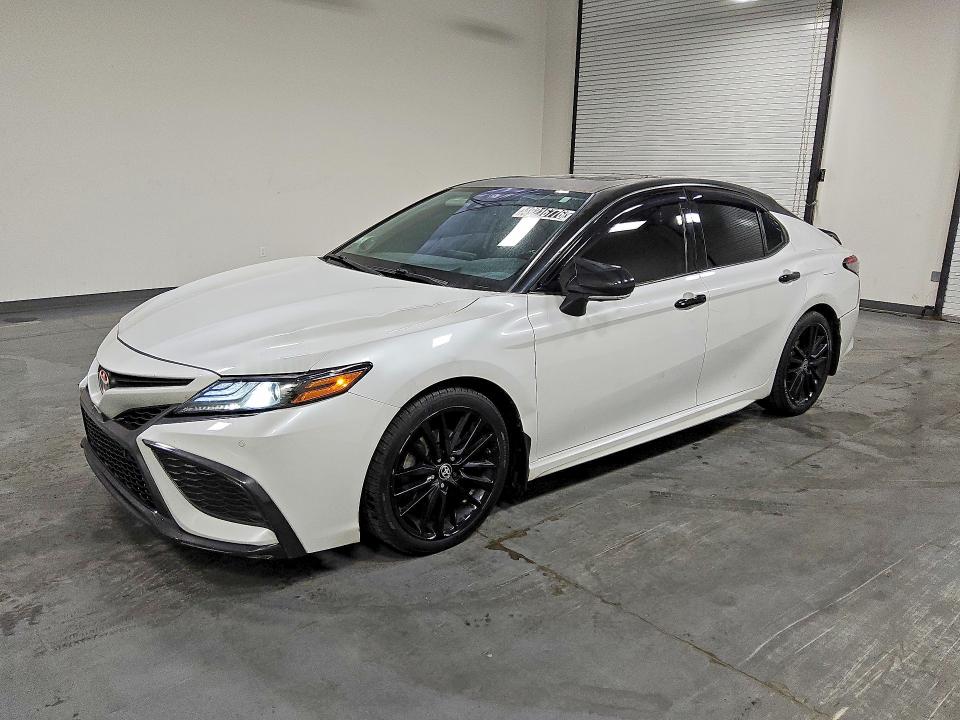49216776 :رقم المزاد ، 4T1K31AK9NU596775 vin ، 2022 Toyota Camry مزاد بيع