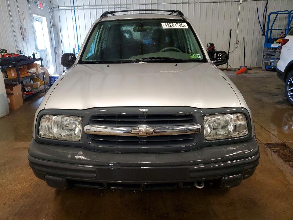 49281706 :رقم المزاد ، 2CNBJ734926935942 vin ، 2002 Chev Tracker مزاد بيع