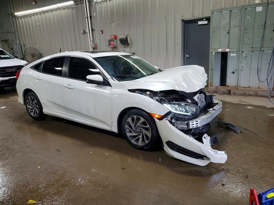 51494486 :رقم المزاد ، 19XFC2F71JE034071 vin ، 2018 Honda Civic مزاد بيع