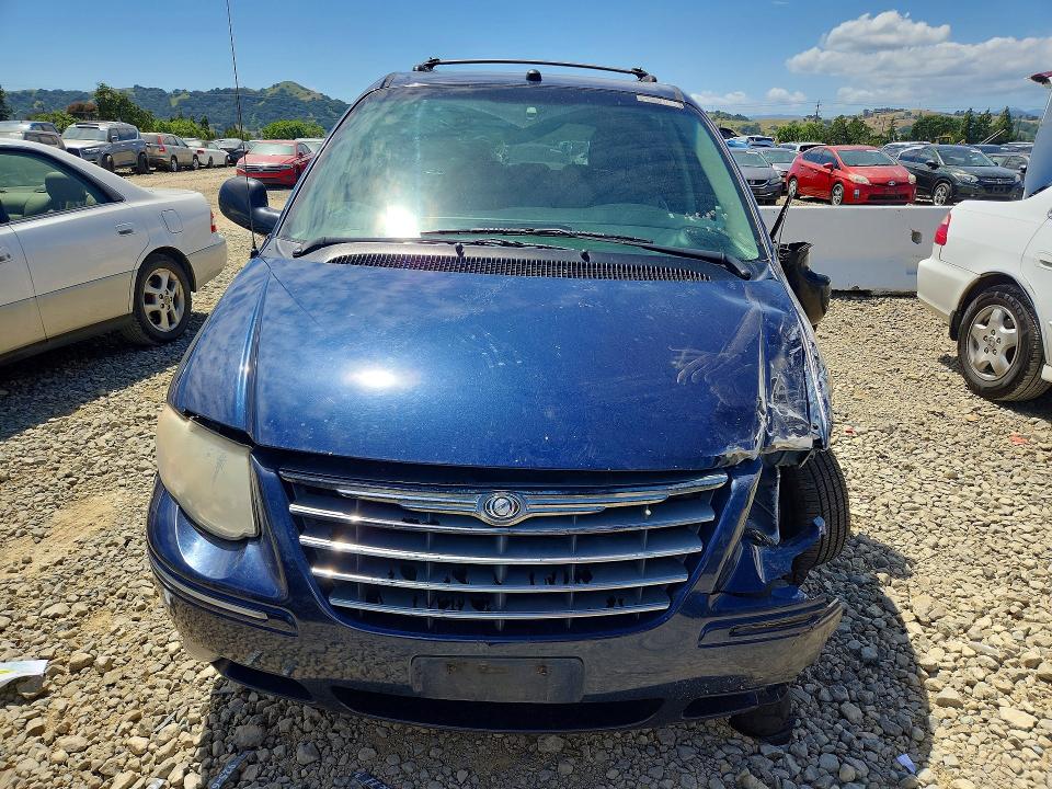 2005 Chrysler Town & Country მანქანა იყიდება აუქციონზე, vin: 2C8GP64LX5R430910, აუქციონის ნომერი: 51346706