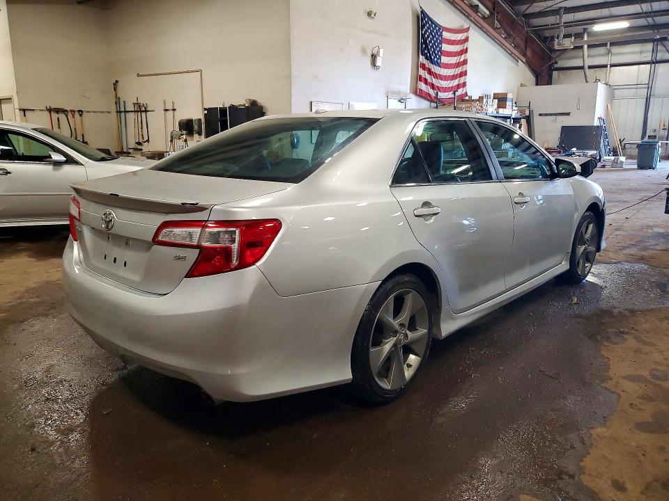 50772536 :رقم المزاد ، 4T1BK1FK2CU004593 vin ، 2012 Toyota Camry مزاد بيع
