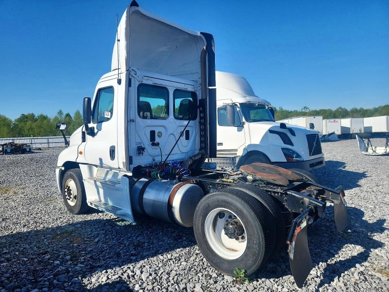 46204006 :رقم المزاد ، 1FUBGEDV0ELFT4298 vin ، 2014 Freightliner Cascadia مزاد بيع