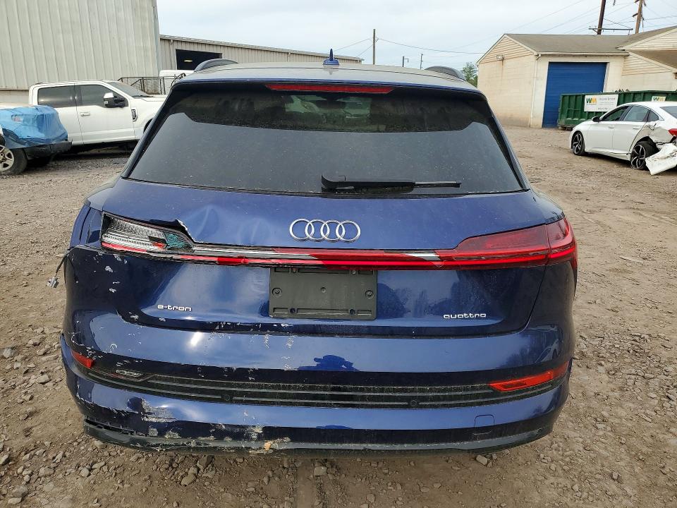 2022 Audi E-tron მანქანა იყიდება აუქციონზე, vin: WA1AAAGE6NB007758, აუქციონის ნომერი: 49271036