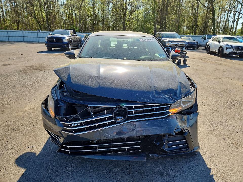 49998596 :رقم المزاد ، 1VWDT7A35HC023243 vin ، 2017 Volkswagen Passat مزاد بيع