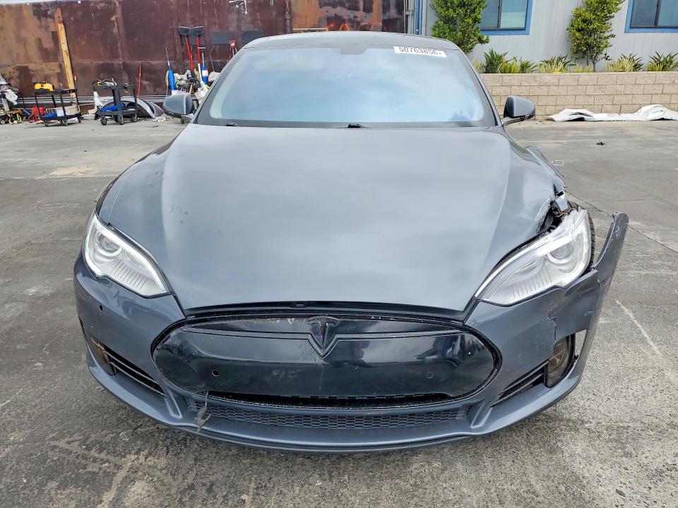 50763856 :رقم المزاد ، 5YJSA1H16EFP38287 vin ، 2014 Tesla Model S مزاد بيع