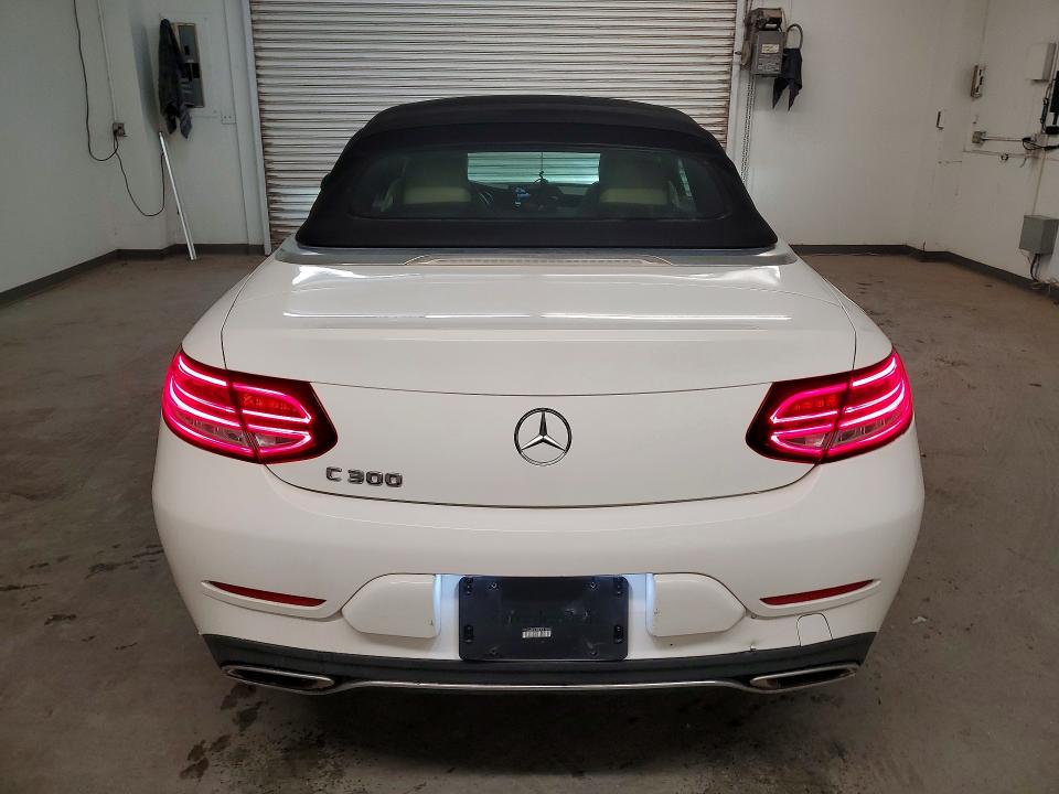 51138526 :رقم المزاد ، WDDWK4JB4JF612041 vin ، 2018 Mercedes-benz C مزاد بيع