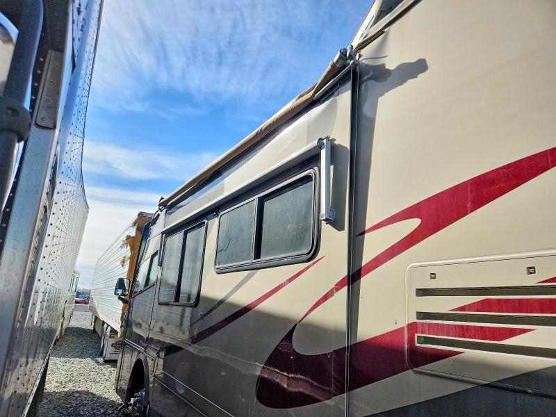 46843966 :رقم المزاد ، 4UZAB2DC06CW98661 vin ، 2006 Freigliner Chassis مزاد بيع